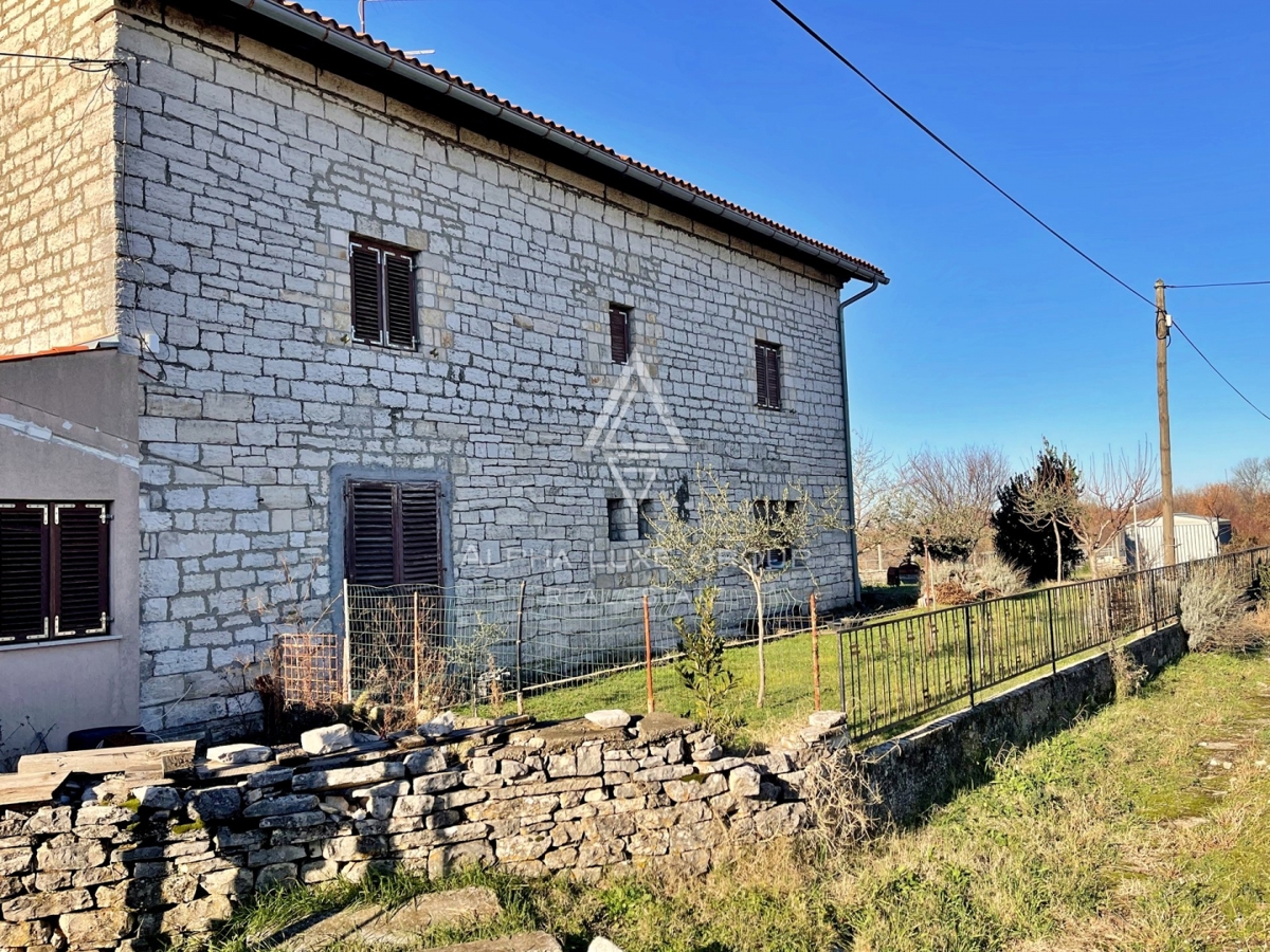 Istra, Kanfanar – Edinstvena železniška hiša s potencialom za prenovo na prodaj