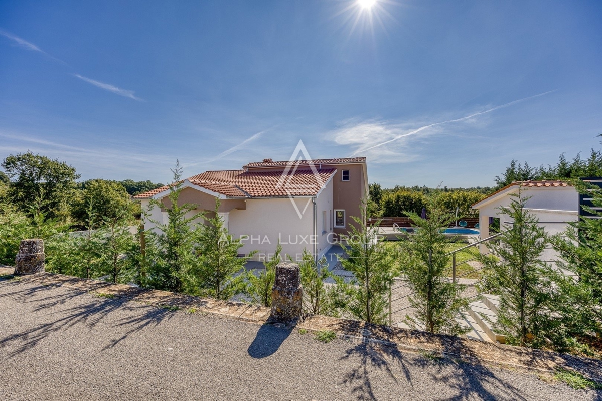 Istra, Poreč okolica, Samostojna hiša z bazenom naprodaj
