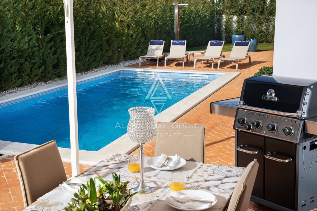 Istra, Elegantna vila z zasebnostjo in brezčasnim šarmom