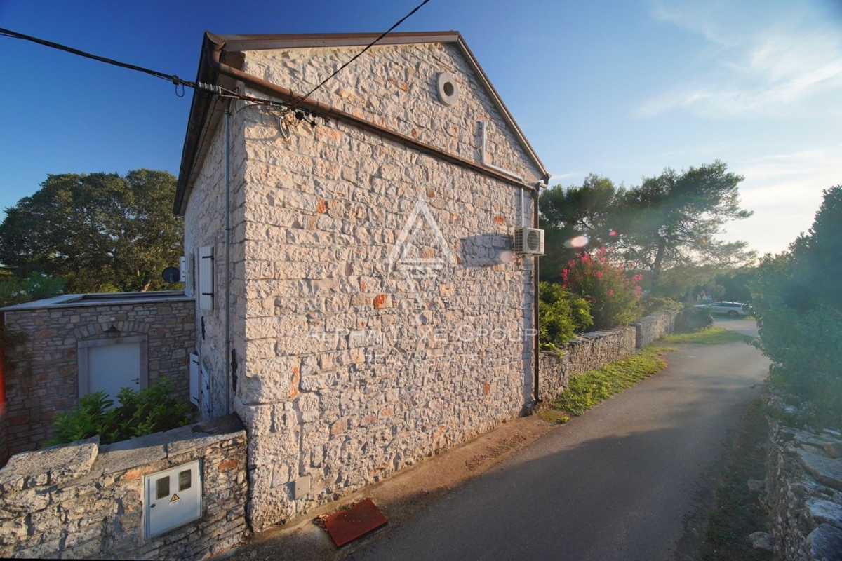 Istra, Bale - Prenovljena kamnita hiša z mediteranskim šarmom
