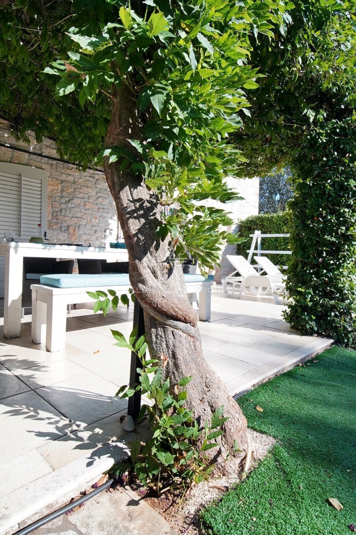 Istra, Bale - Prenovljena kamnita hiša z mediteranskim šarmom