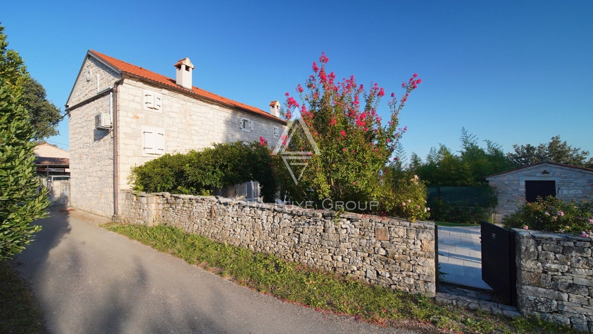 Istra, Bale - Prenovljena kamnita hiša z mediteranskim šarmom