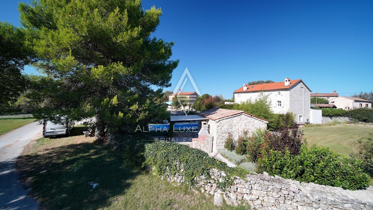Istra, Bale - Prenovljena kamnita hiša z mediteranskim šarmom