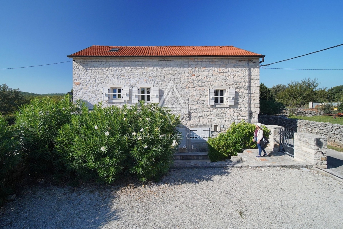 Istra, Bale - Prenovljena kamnita hiša z mediteranskim šarmom