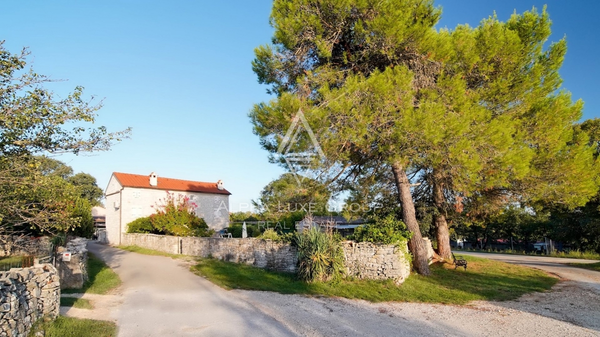 Istra, Bale - Prenovljena kamnita hiša z mediteranskim šarmom
