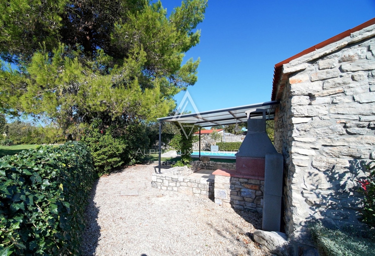 Istra, Bale - Prenovljena kamnita hiša z mediteranskim šarmom