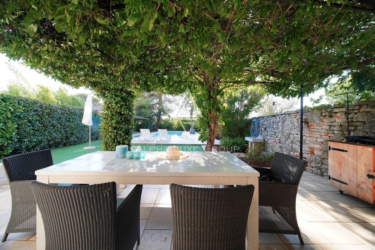 Istra, Bale - Prenovljena kamnita hiša z mediteranskim šarmom