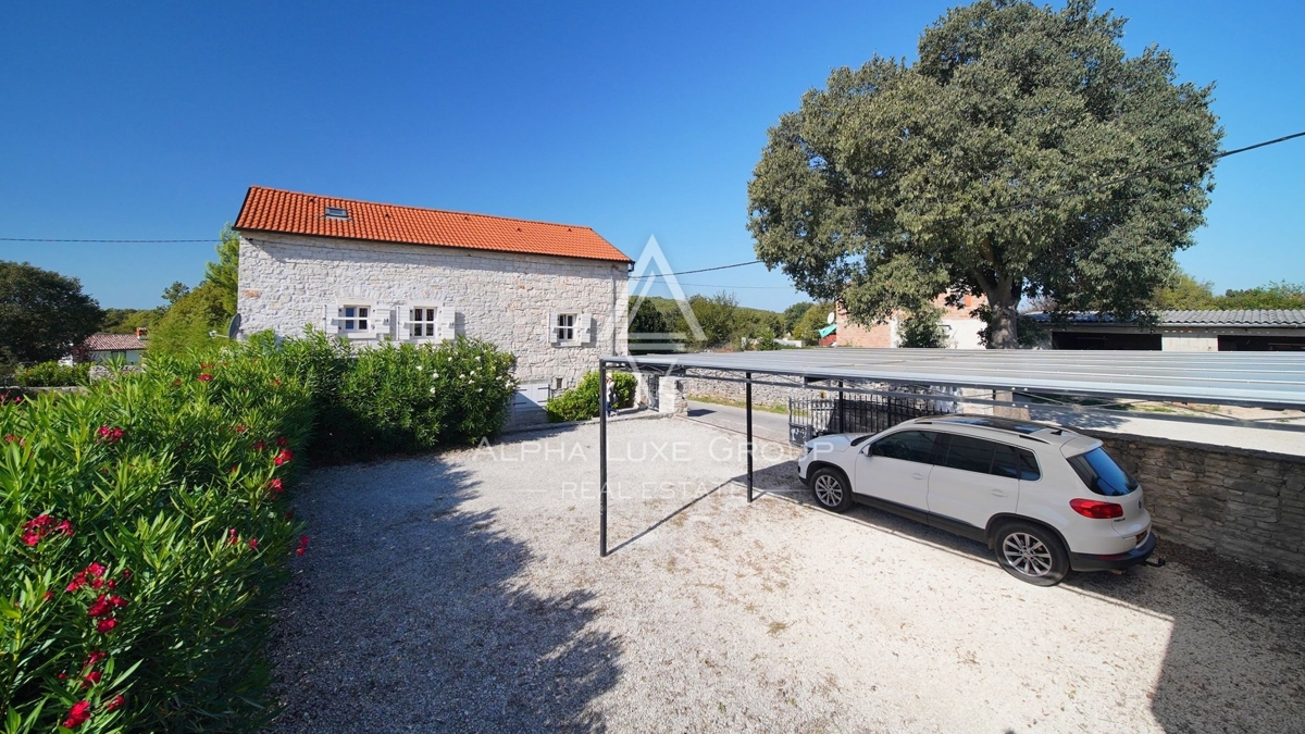 Istra, Bale - Prenovljena kamnita hiša z mediteranskim šarmom