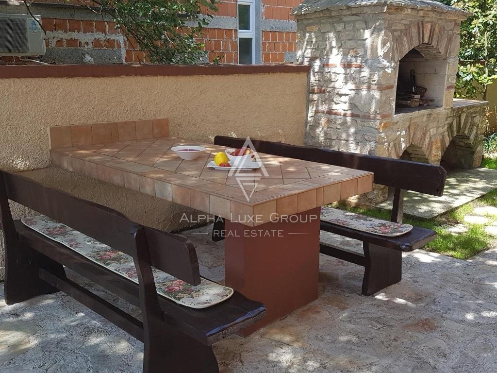Istra, Pula, Prostorna vila z bazenom blizu zgodovinskega centra
