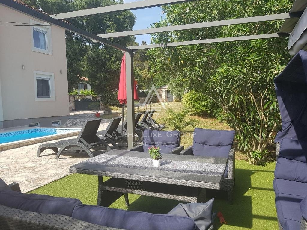 Istra, Pula, Prostorna vila z bazenom blizu zgodovinskega centra