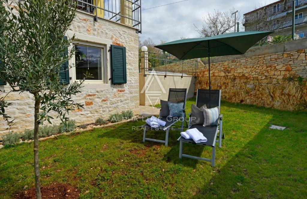 Istria, Mugeba – Polovica dvojčka z bazenom naprodaj, 3 km od morja
