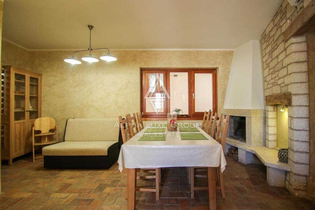 Istra, Novigrad – Razkošna vila s pogledom na morje in sodobnimi udobji na prodaj