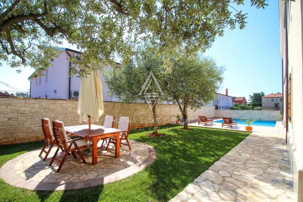 Istra, Novigrad – Razkošna vila s pogledom na morje in sodobnimi udobji na prodaj