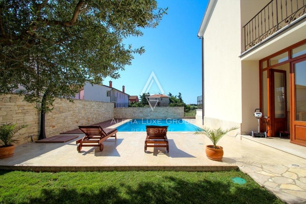 Istra, Novigrad – Razkošna vila s pogledom na morje in sodobnimi udobji na prodaj