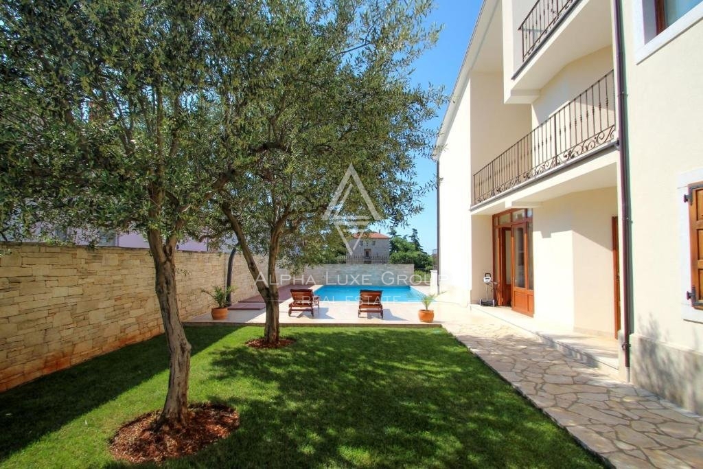 Istra, Novigrad – Razkošna vila s pogledom na morje in sodobnimi udobji na prodaj