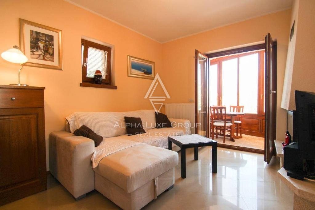 Istra, Novigrad – Razkošna vila s pogledom na morje in sodobnimi udobji na prodaj