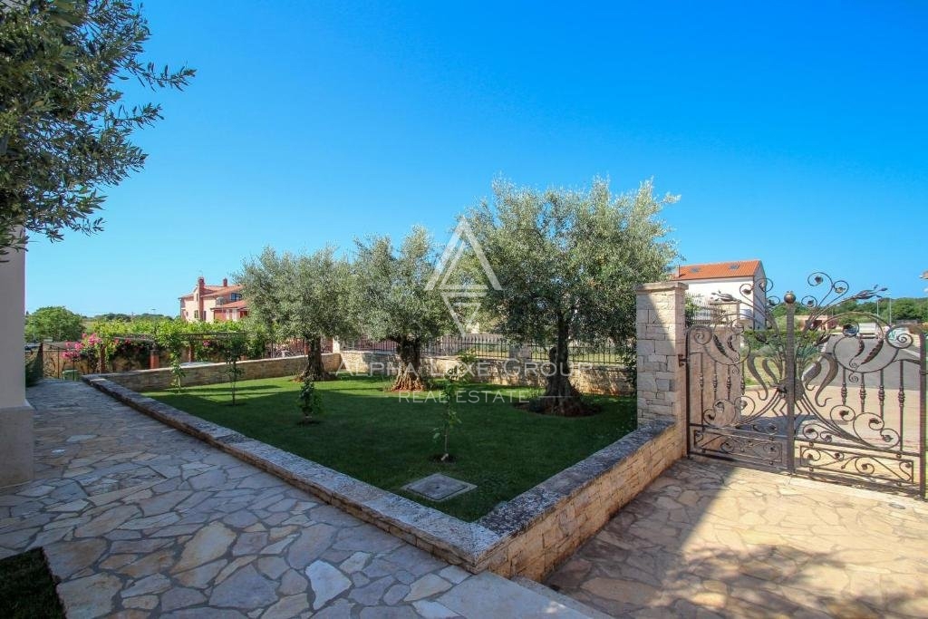 Istra, Novigrad – Razkošna vila s pogledom na morje in sodobnimi udobji na prodaj