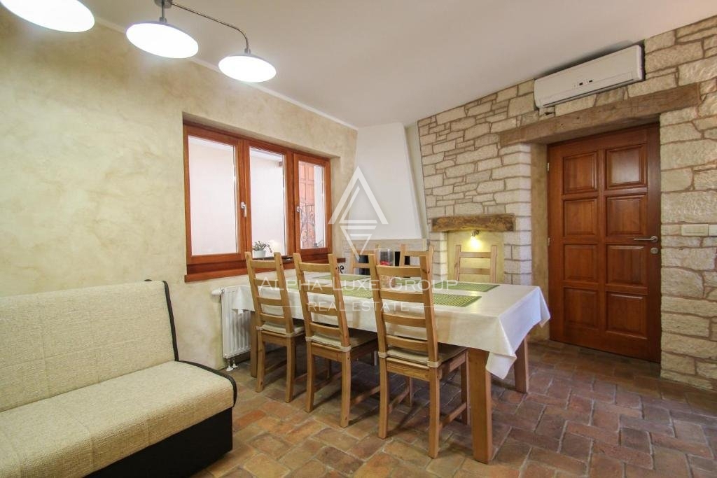 Istra, Novigrad – Razkošna vila s pogledom na morje in sodobnimi udobji na prodaj