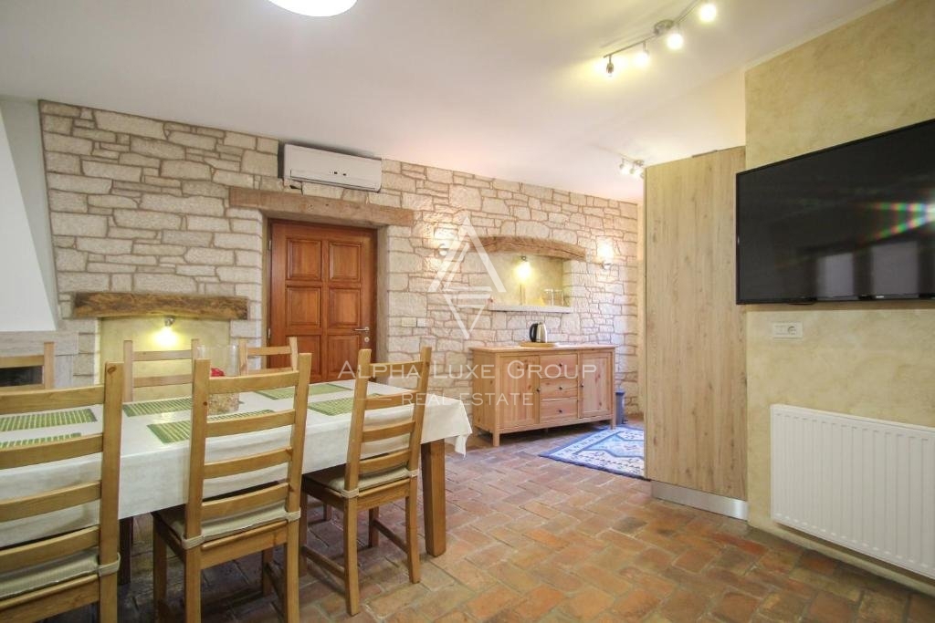 Istra, Novigrad – Razkošna vila s pogledom na morje in sodobnimi udobji na prodaj