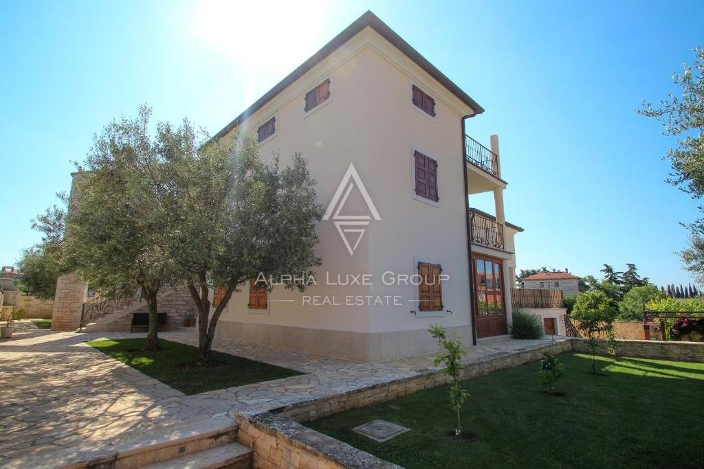 Istra, Novigrad – Razkošna vila s pogledom na morje in sodobnimi udobji na prodaj