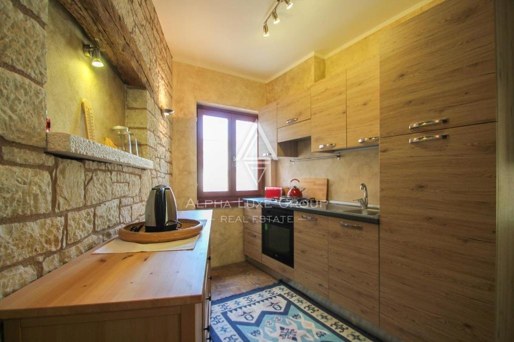 Istra, Novigrad – Razkošna vila s pogledom na morje in sodobnimi udobji na prodaj