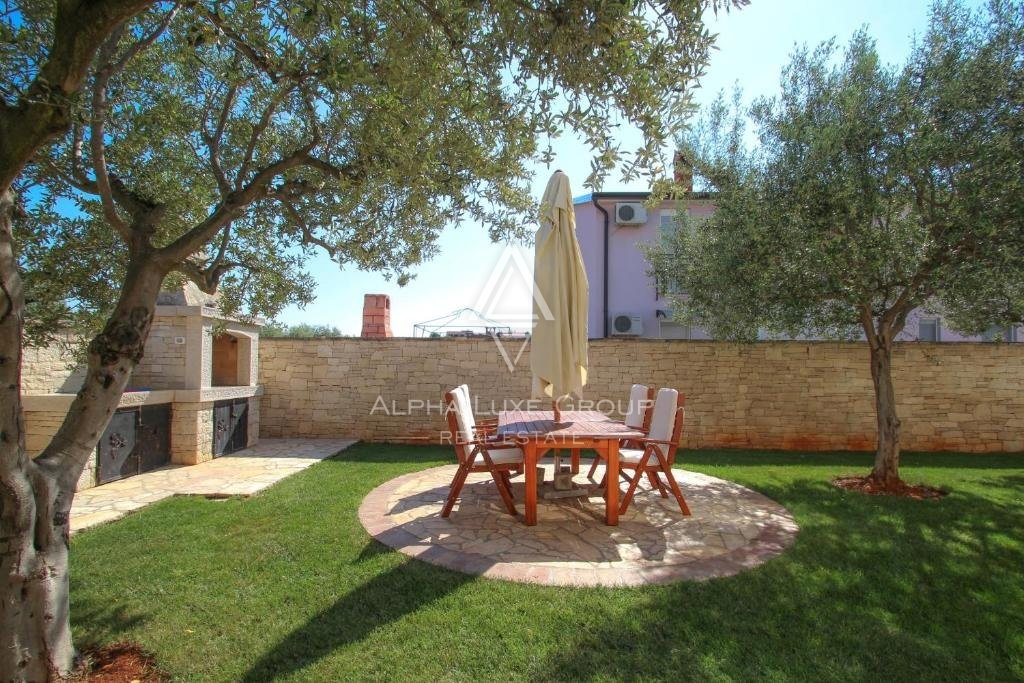 Istra, Novigrad – Razkošna vila s pogledom na morje in sodobnimi udobji na prodaj