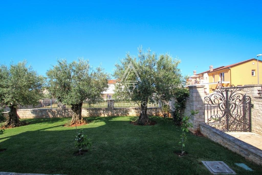 Istra, Novigrad – Razkošna vila s pogledom na morje in sodobnimi udobji na prodaj