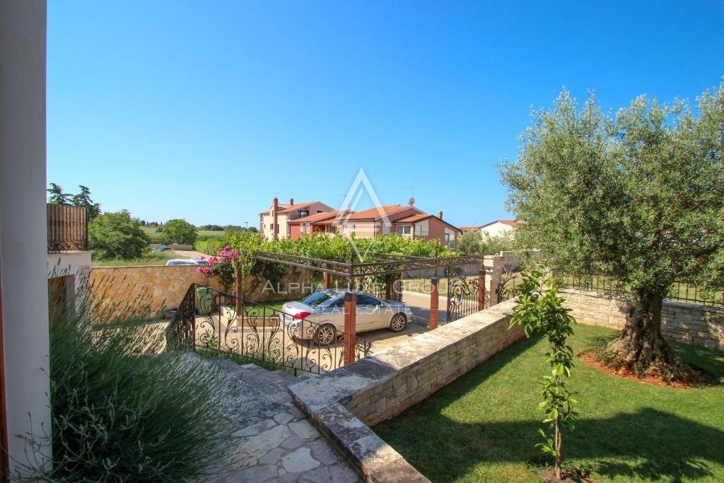 Istra, Novigrad – Razkošna vila s pogledom na morje in sodobnimi udobji na prodaj