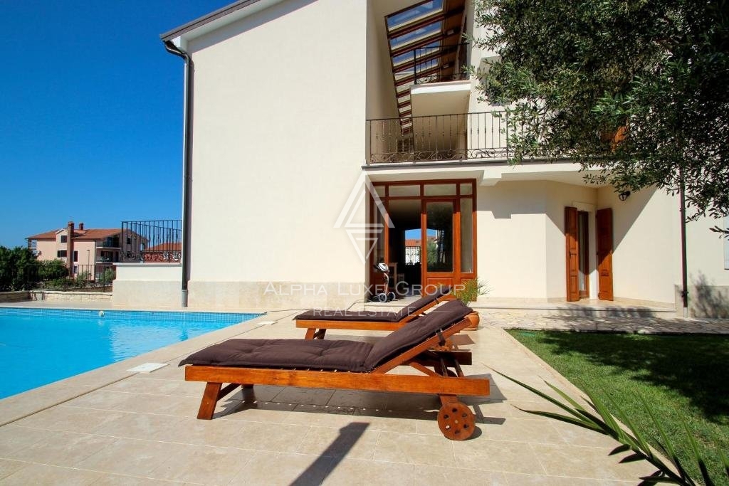 Istra, Novigrad – Razkošna vila s pogledom na morje in sodobnimi udobji na prodaj