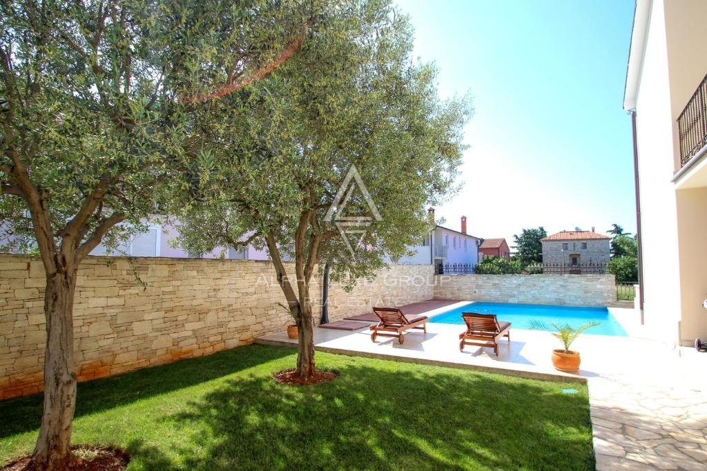 Istra, Novigrad – Razkošna vila s pogledom na morje in sodobnimi udobji na prodaj