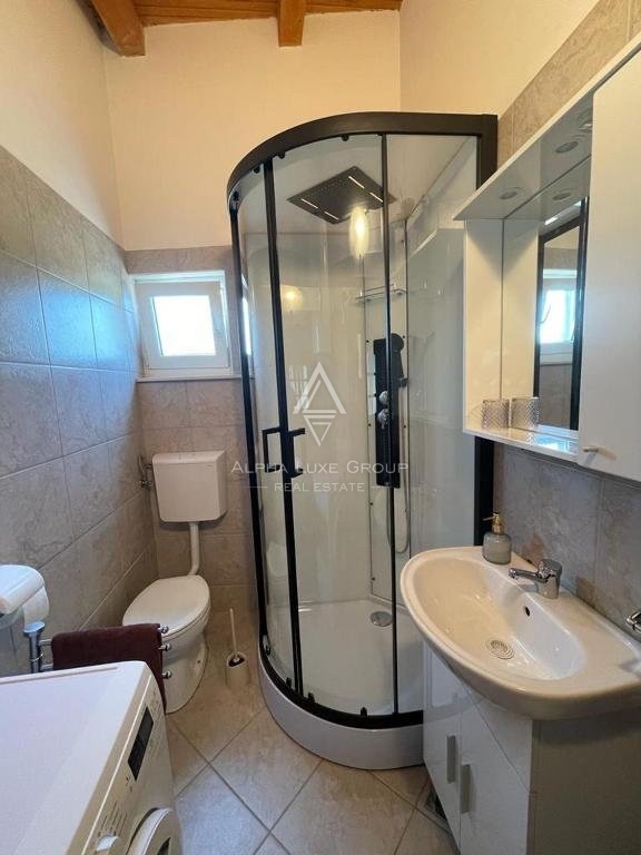 Istra, Fažana: Eleganten dvojni objekt z bazenom na prodaj