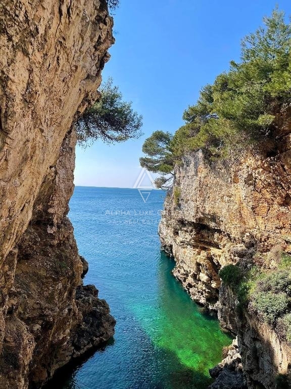 Istra, Fažana: Eleganten dvojni objekt z bazenom na prodaj