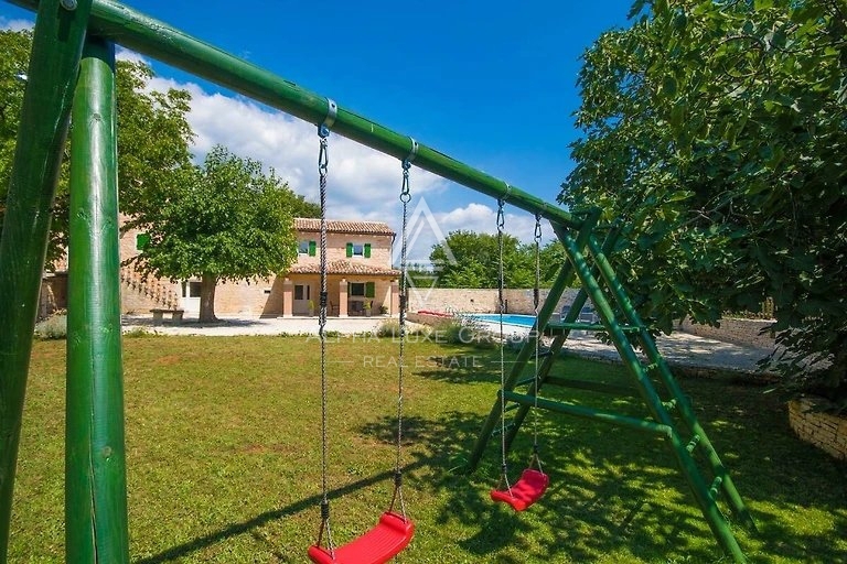 ISTRIJA, ŽMINJ - Izjemna kamnita vila z bazenom