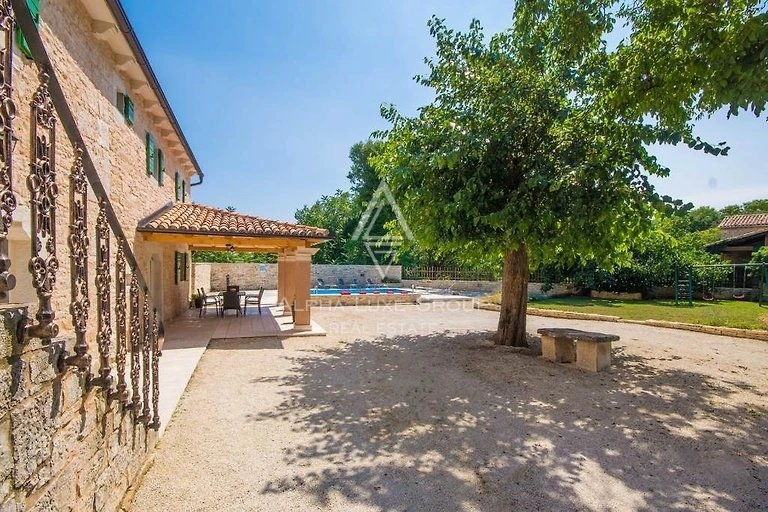 ISTRIJA, ŽMINJ - Izjemna kamnita vila z bazenom