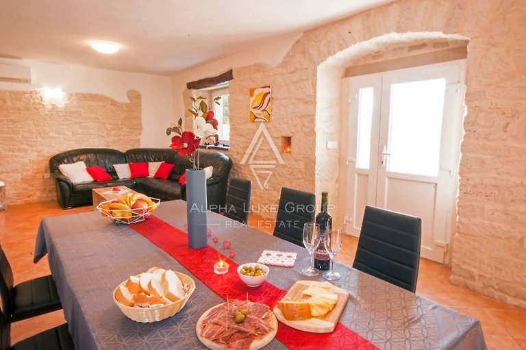 ISTRIJA, ŽMINJ - Izjemna kamnita vila z bazenom