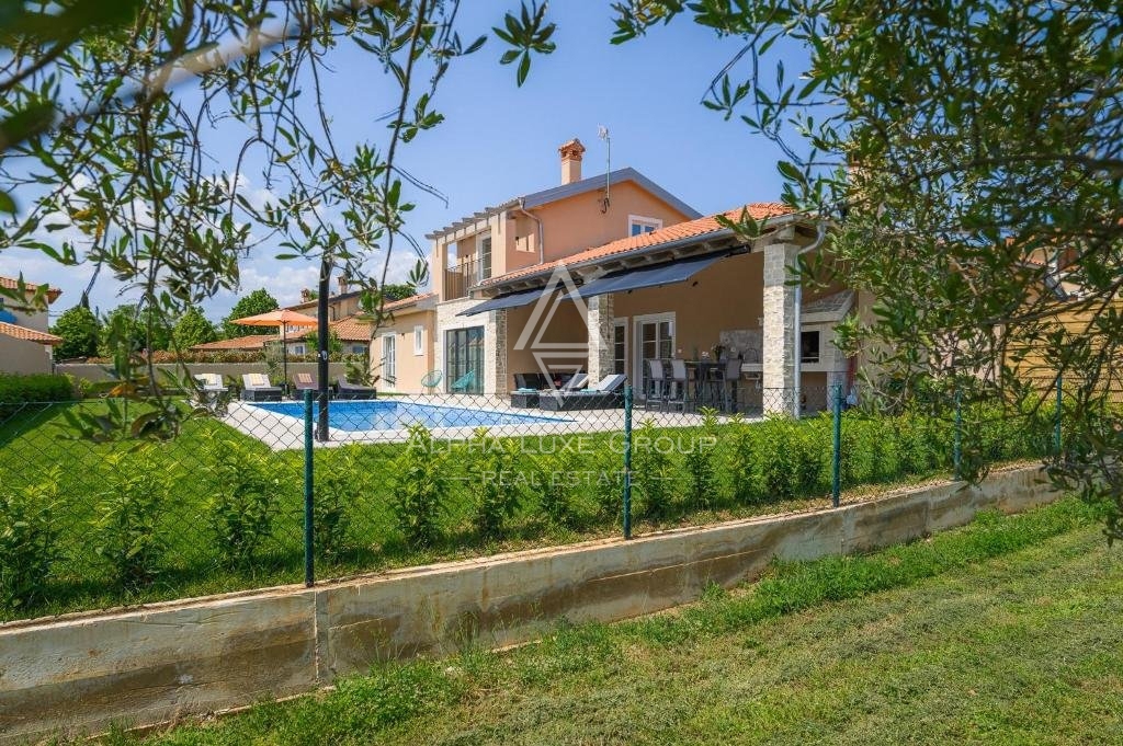 Istra, Kanfanar - Prostorna hiša z bazenom naprodaj