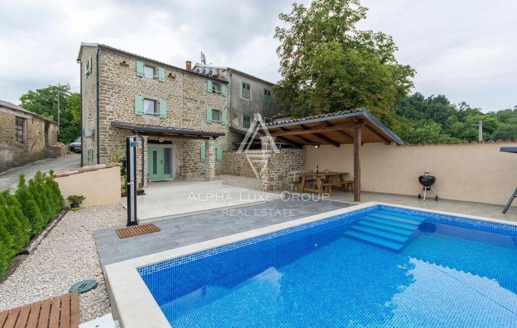 Motovun - Avtentična kamnita hiša z bazenom na prodaj