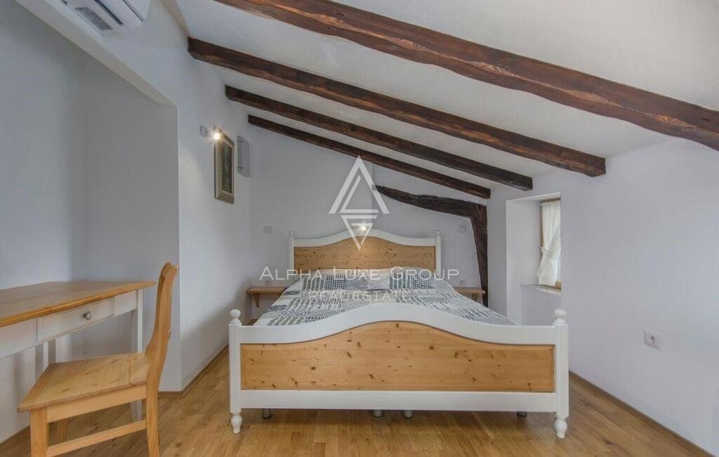 Motovun - Avtentična kamnita hiša z bazenom na prodaj