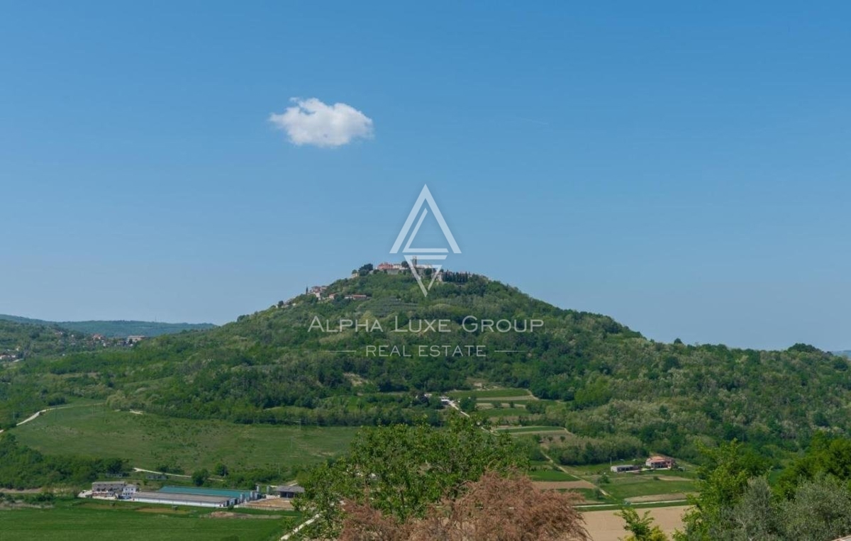 Motovun - Avtentična kamnita hiša z bazenom na prodaj
