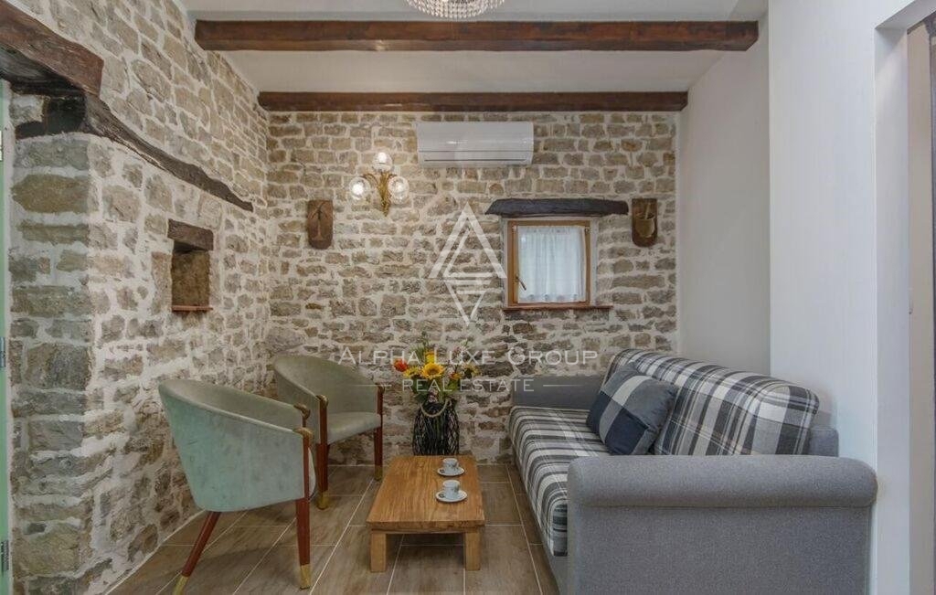 Motovun - Avtentična kamnita hiša z bazenom na prodaj