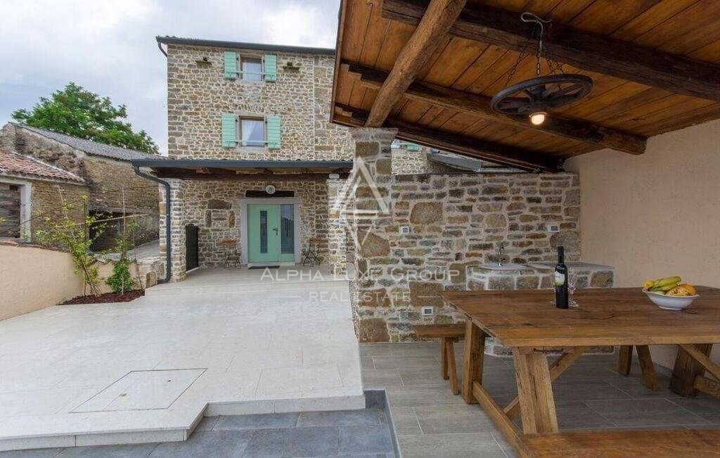 Motovun - Avtentična kamnita hiša z bazenom na prodaj