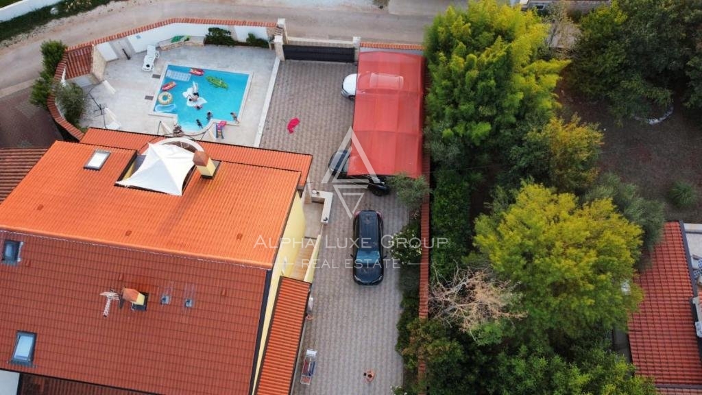 Vila z bazenom na slikovitih obrobjih Poreč, Istra