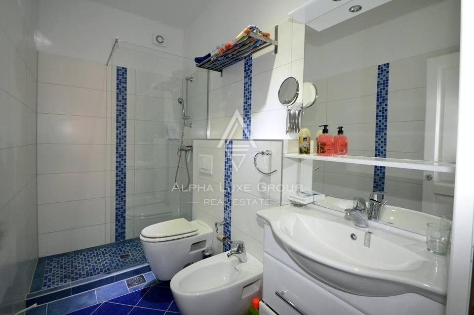 Vila z bazenom na slikovitih obrobjih Poreč, Istra