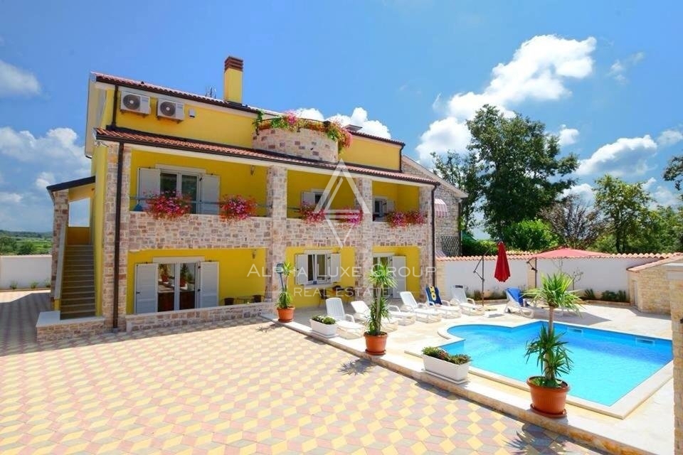 Vila z bazenom na slikovitih obrobjih Poreč, Istra