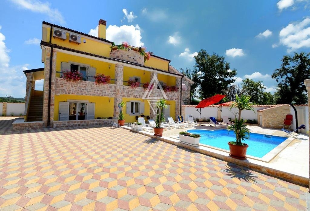 Vila z bazenom na slikovitih obrobjih Poreč, Istra