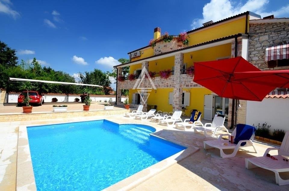 Vila z bazenom na slikovitih obrobjih Poreč, Istra