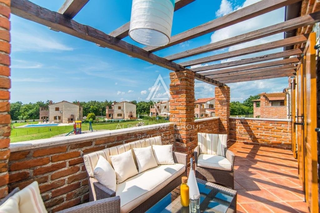 Svetvinčenat, Istra - Elegantna kamnita vila v ekskluzivni skupnosti
