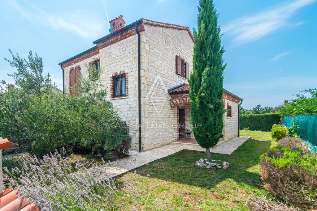 Svetvinčenat, Istra - Elegantna kamnita vila v ekskluzivni skupnosti