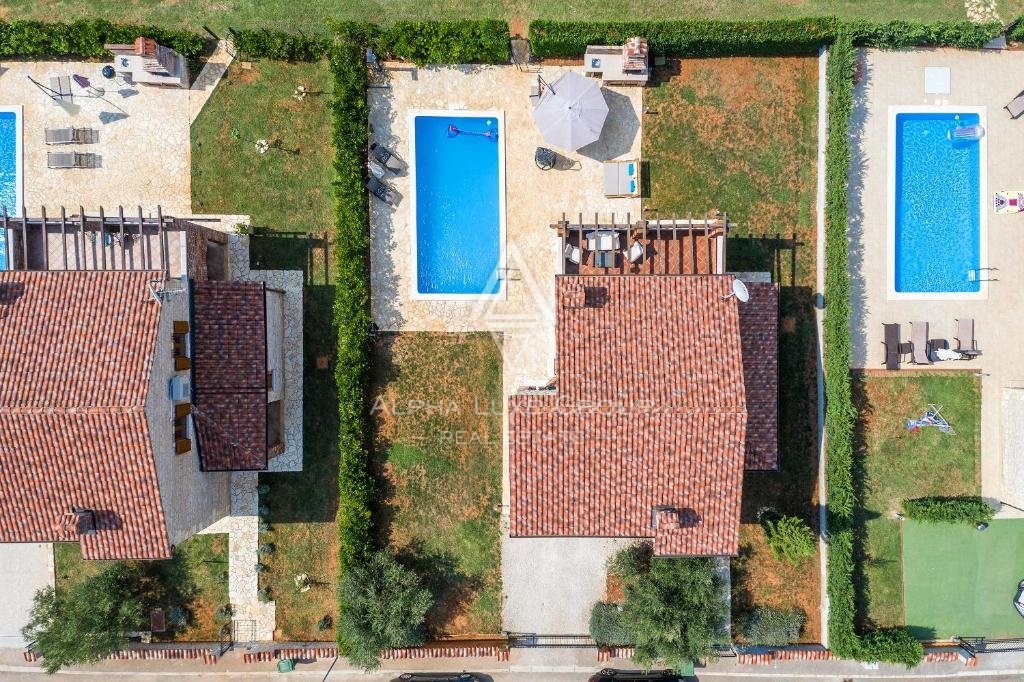 Svetvinčenat, Istra - Elegantna kamnita vila v ekskluzivni skupnosti