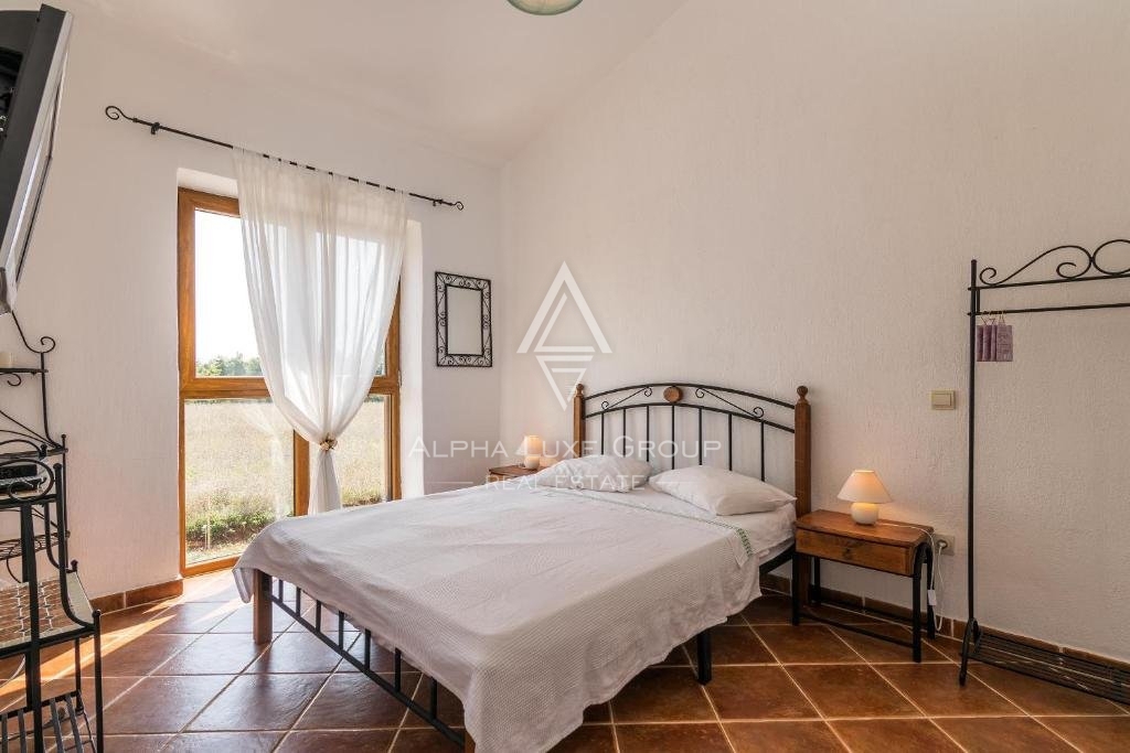 Svetvinčenat, Istra - Elegantna kamnita vila v ekskluzivni skupnosti